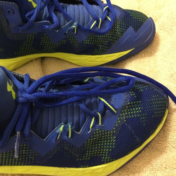 Under Armour Sneakers UA Lightning 4 Basketball Shoes Big Boys Size 5 - Picture 2 of 4